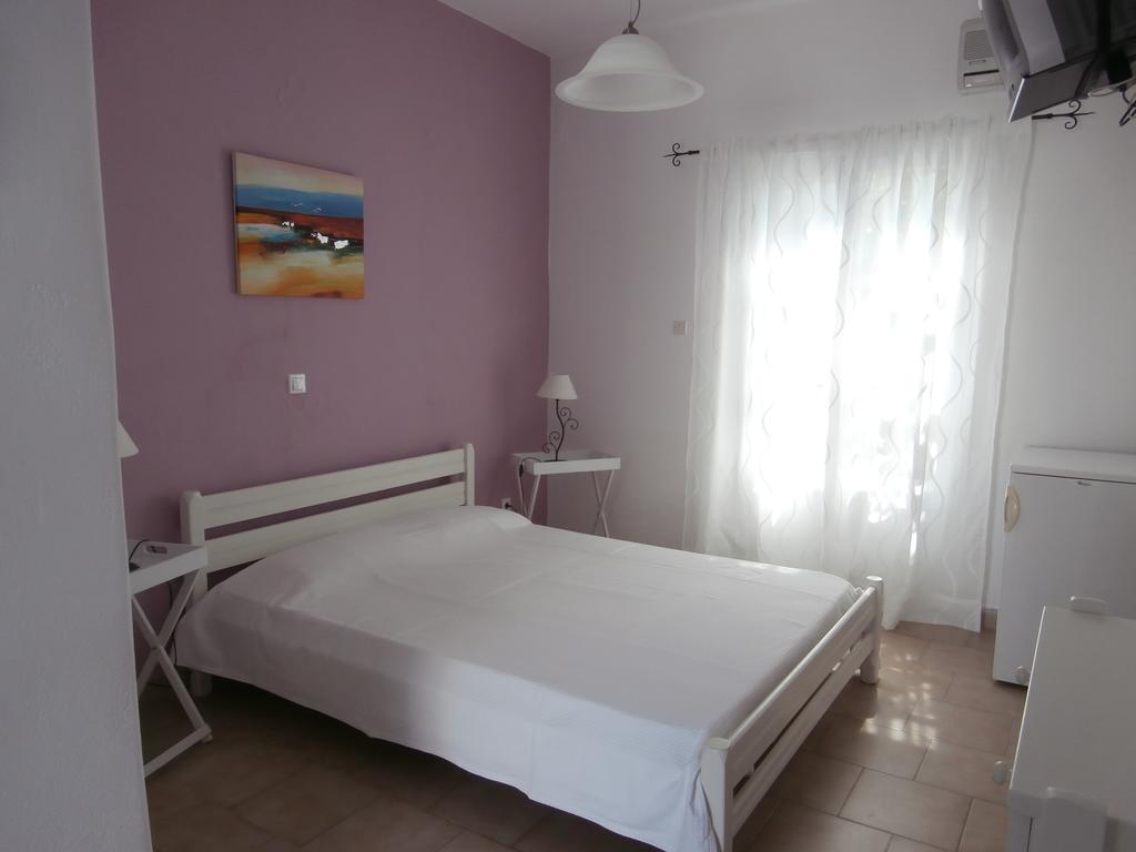 Sophie Naousa (Paros)