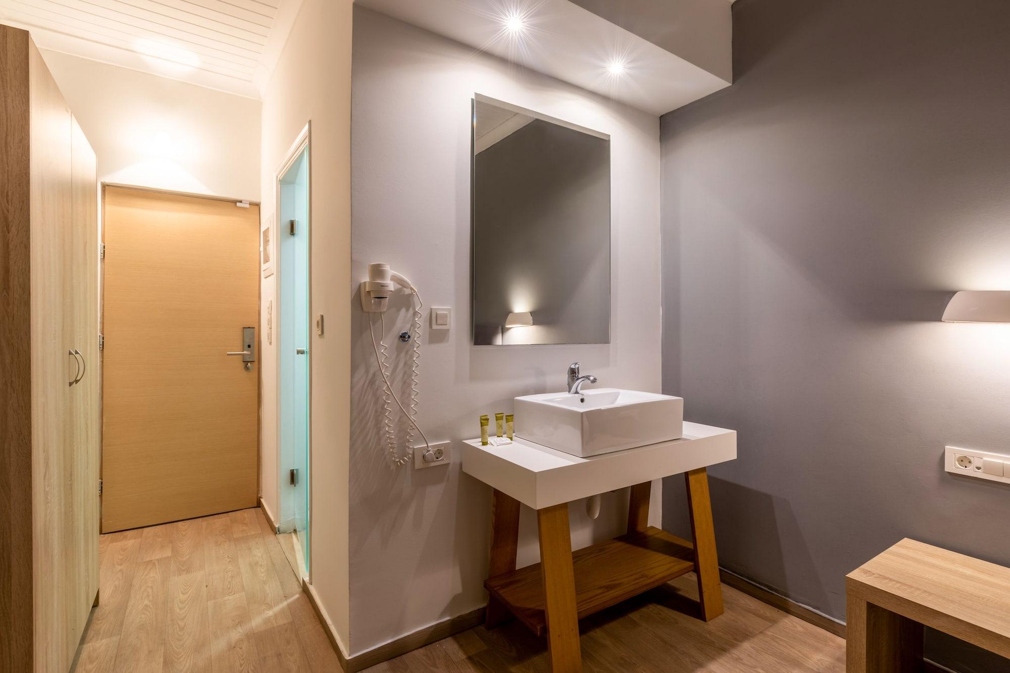 Hotel White Olive Premium Cameo