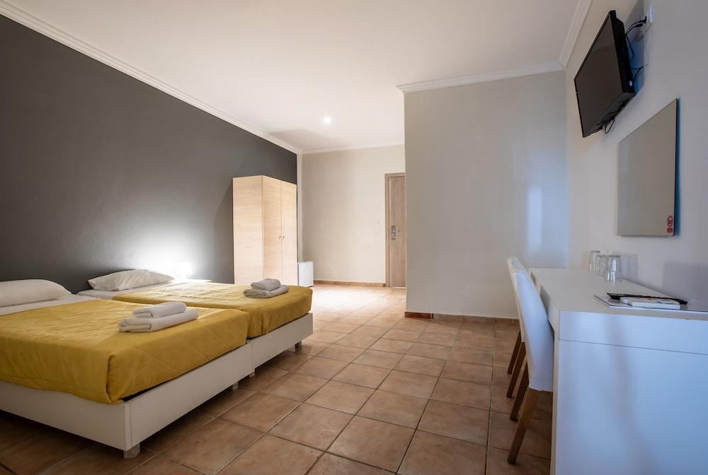 Hotel White Olive Premium Cameo