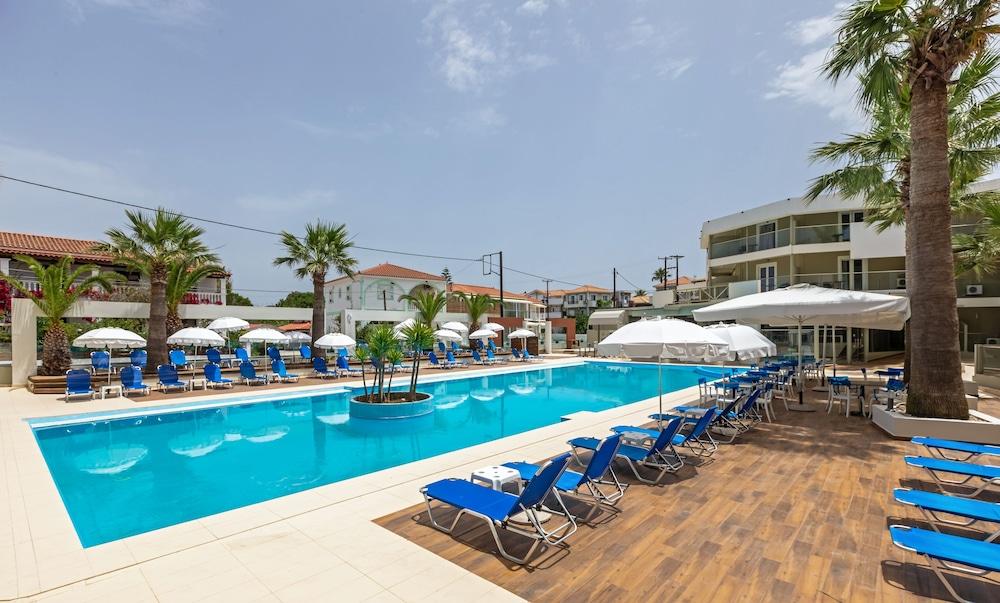 Hotel White Olive Premium Cameo