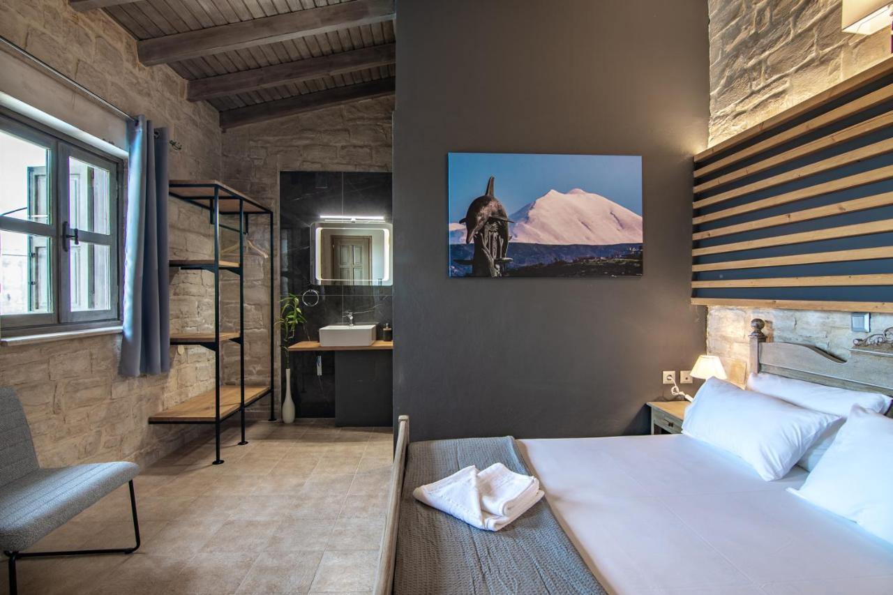 Alexandros Villa
