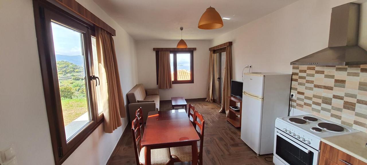 Aparthotel Molivos Castle