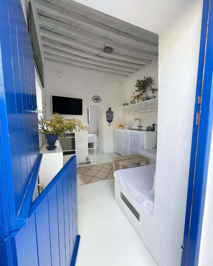 Country house White Serifos Town