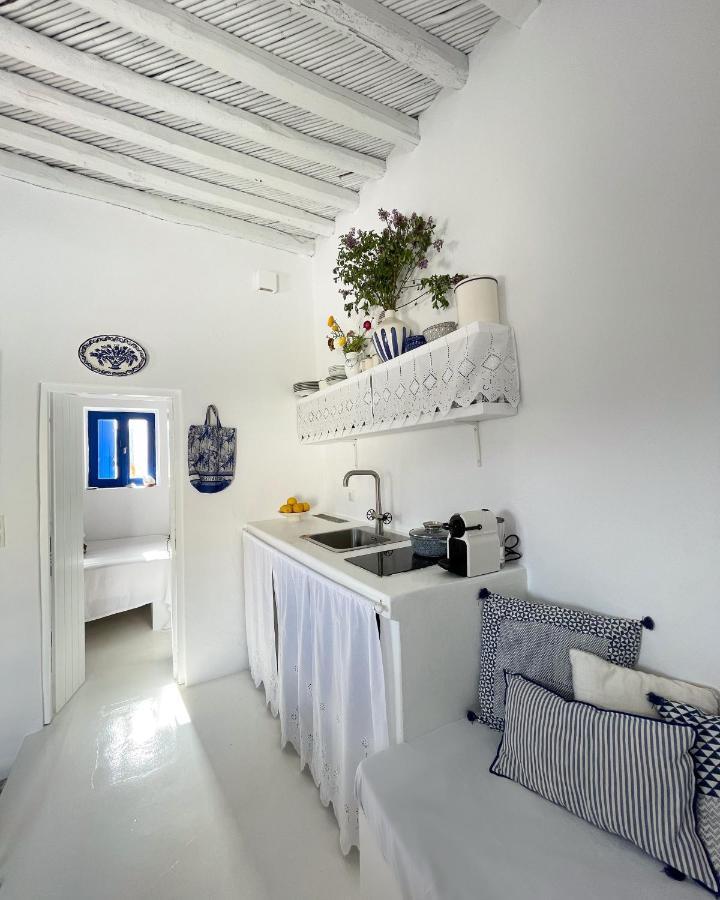 White * Serifos Town