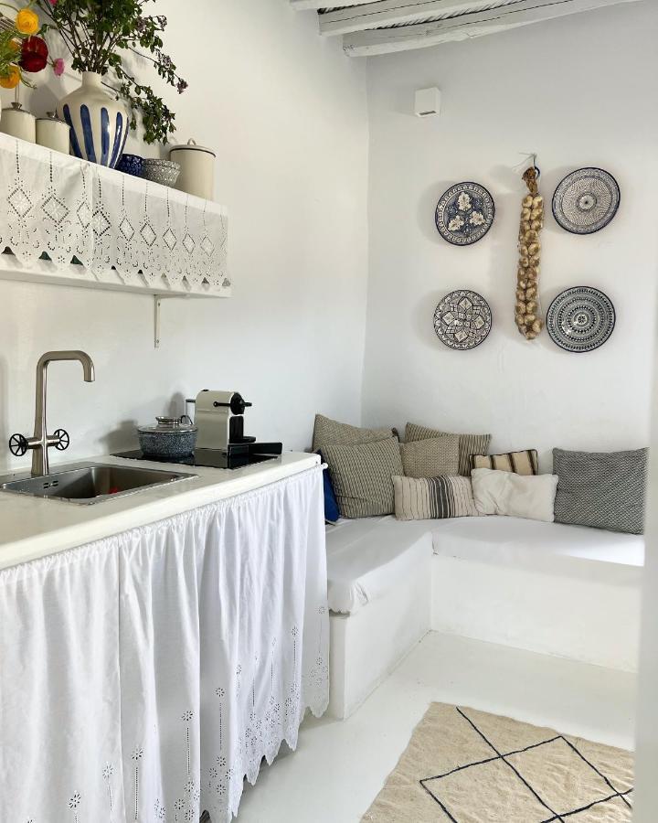 White Country house Serifos Town