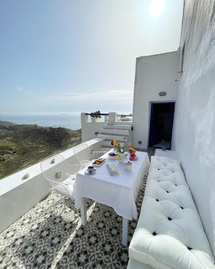 White * Serifos Town