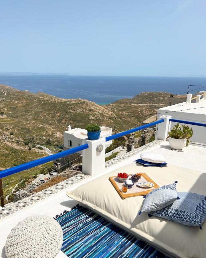White Country house Serifos Town