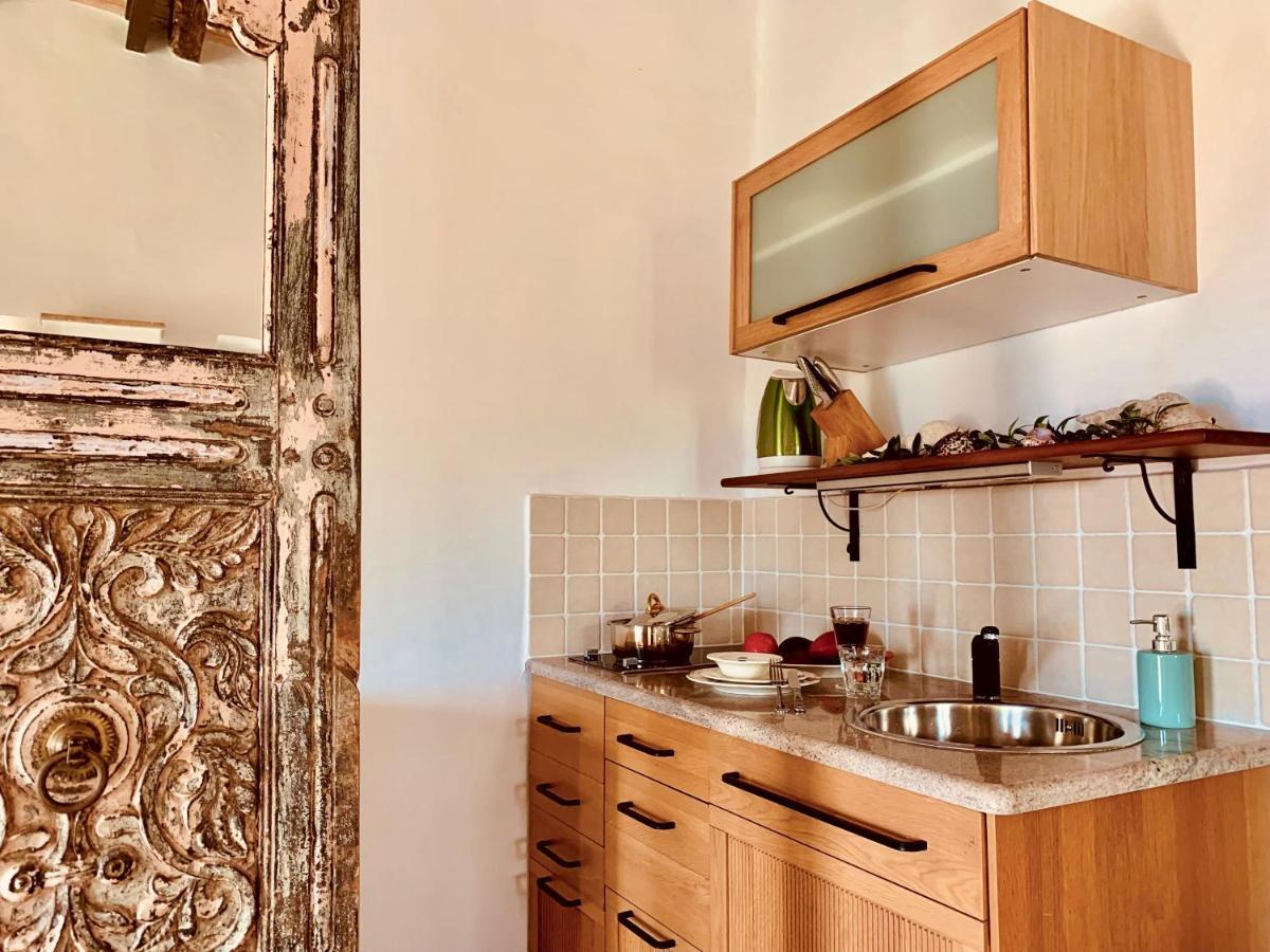 Villa Positivespace Olive Tree Levktron