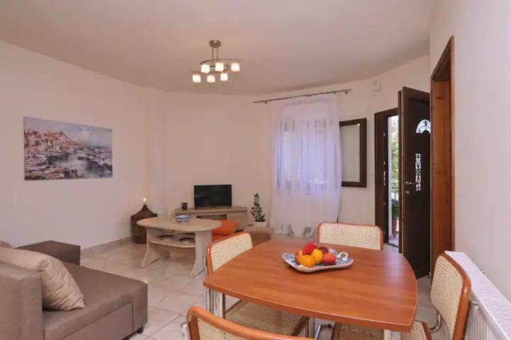 Chara's Lux * Skopelos Town