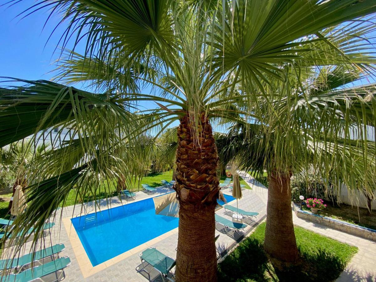 Manolis Aparthotel 3*