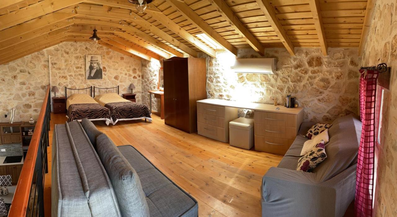 Casa Petra - Stone