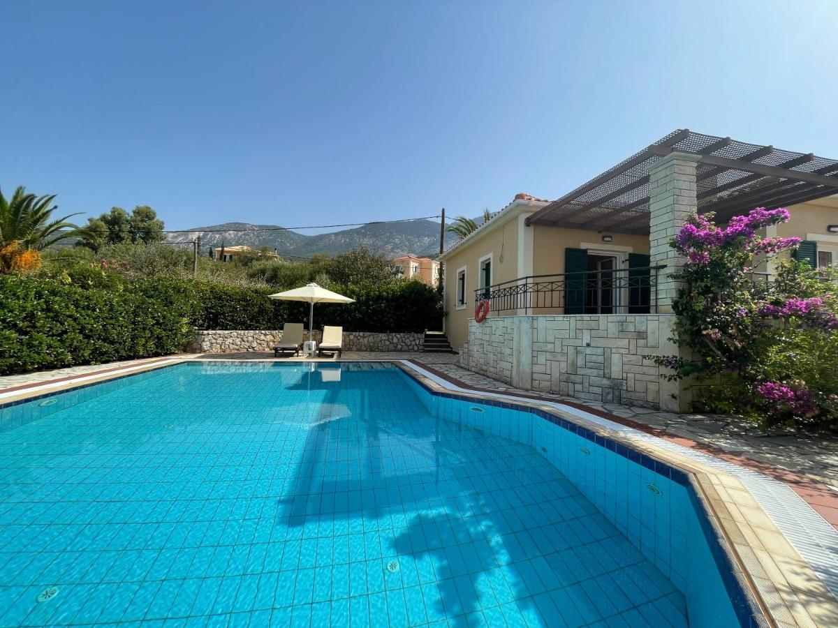 Trapezaki Villas *