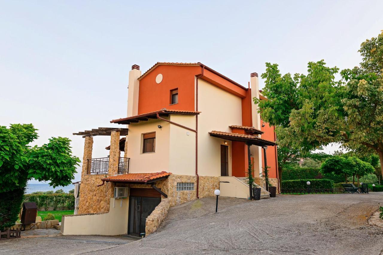 Mariellie Nea Peramos (Macedonia)