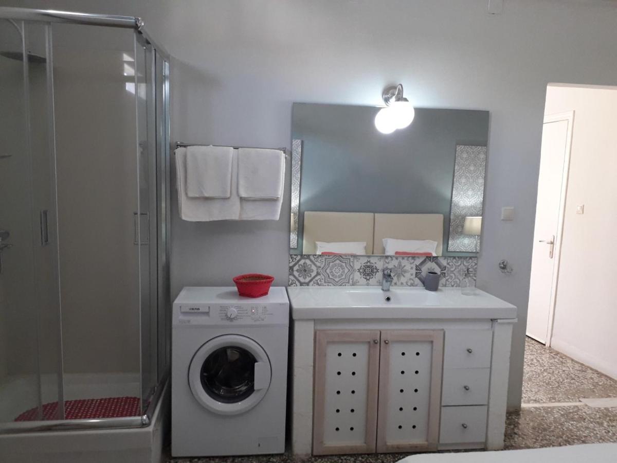 Stylish Studios Apartment Moirai