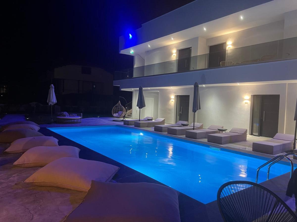 V Luxury * Pefkochori