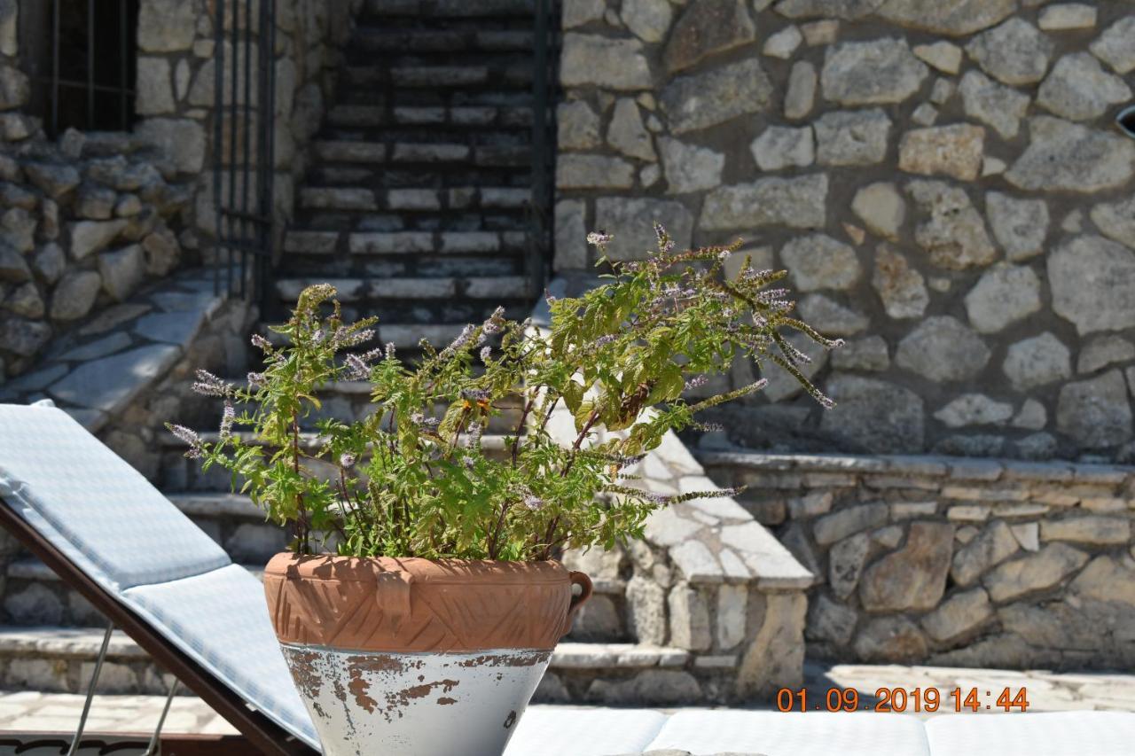 Estate Dafnopanagia Magda Karia (Lefkada)