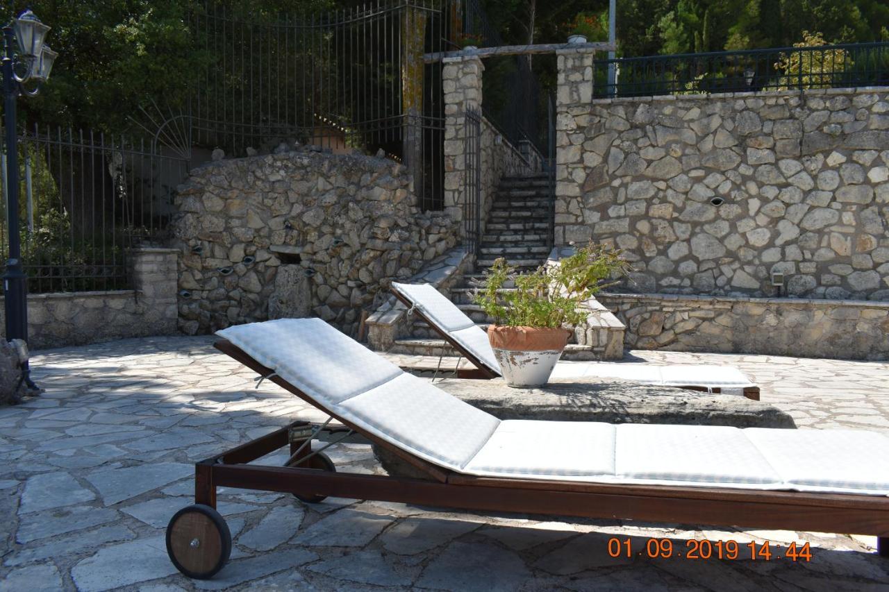 Estate Dafnopanagia Magda *