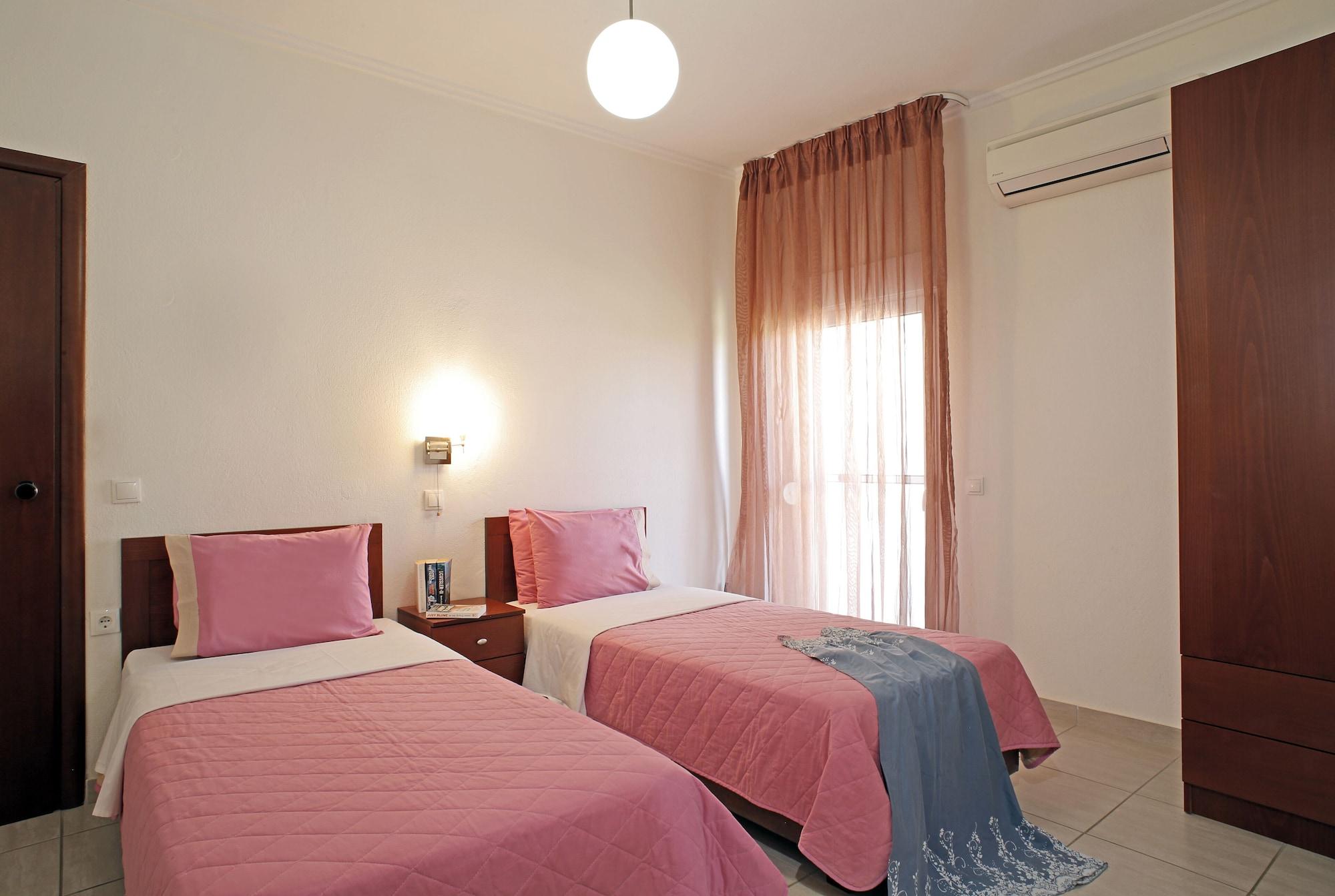Stratos Hotel 3*