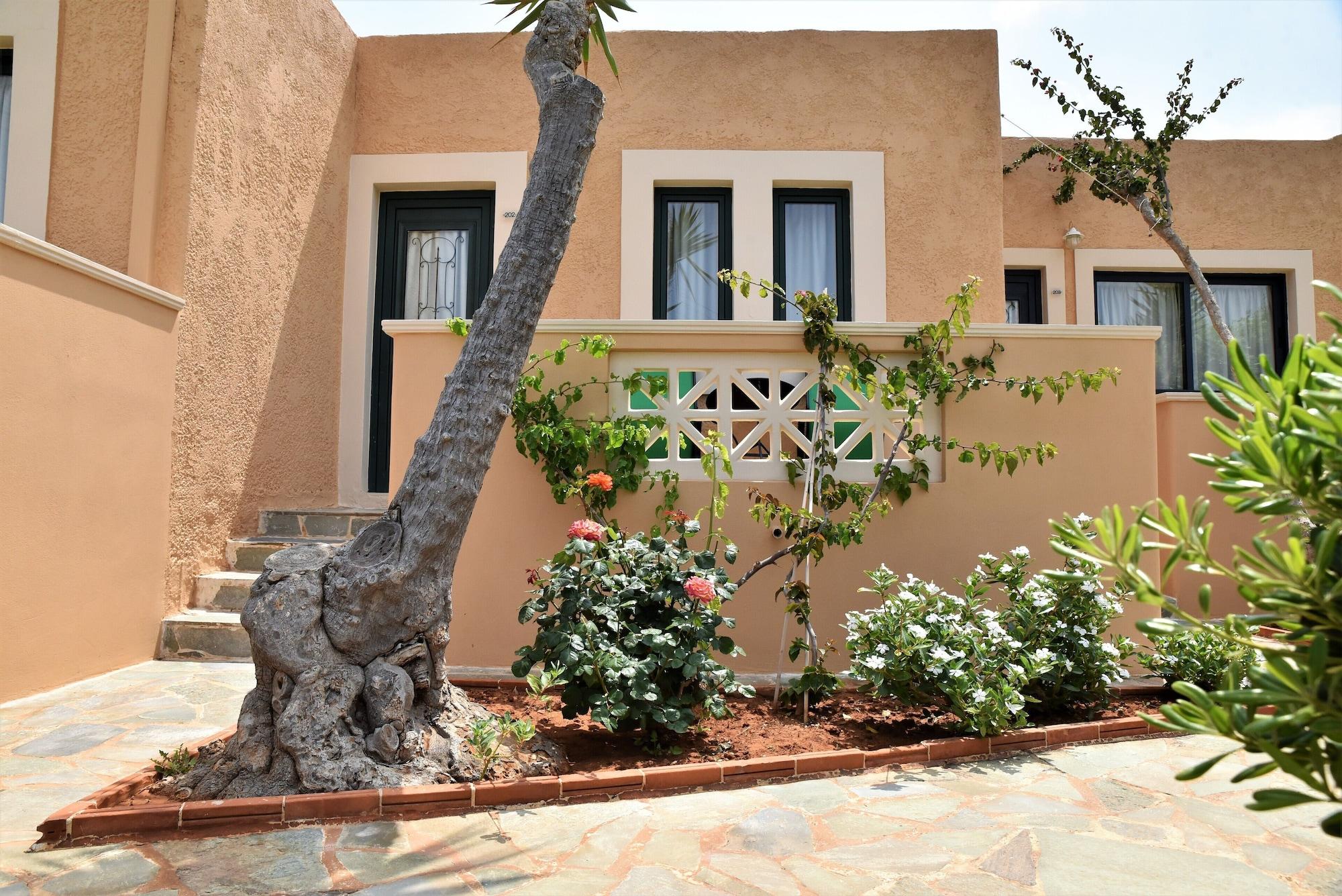 Golden Bay Aparthotel 3*