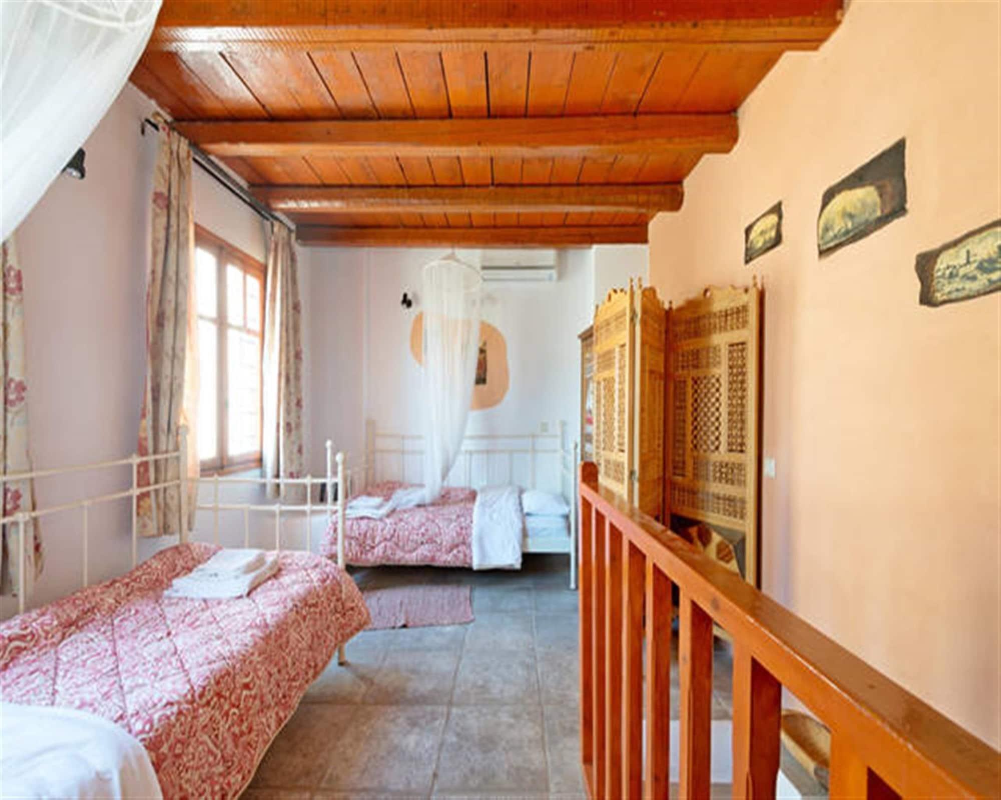 Hotel Almond Tree 3*