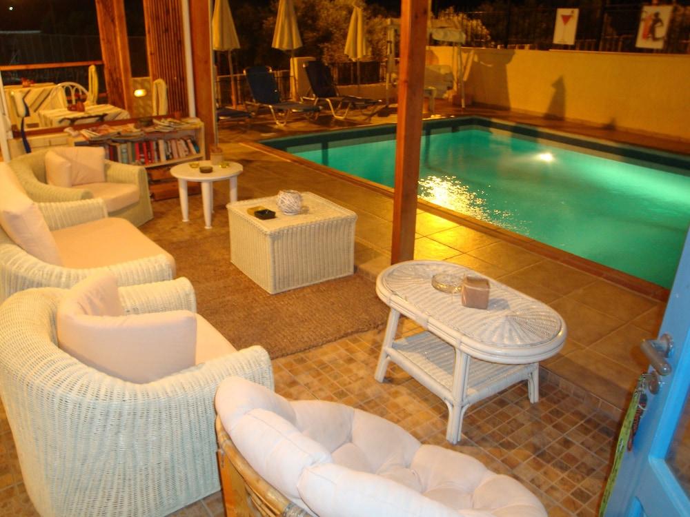 Maria Flora Apartment