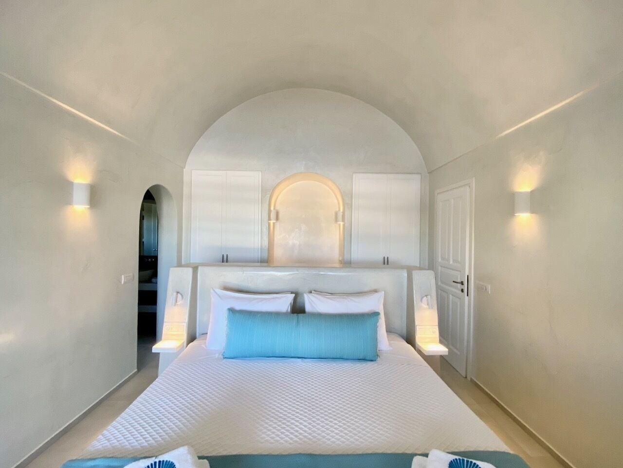 Sienna Eco Fira (Santorini)