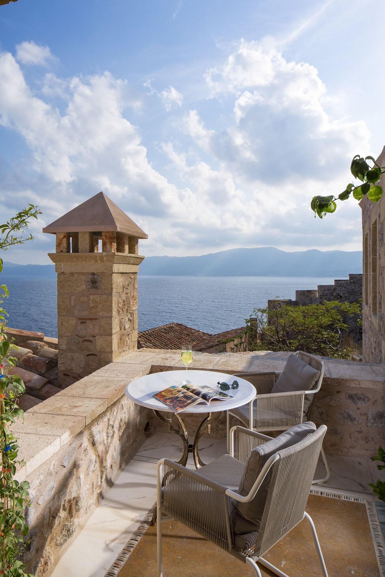 Moni Emvasis Luxury