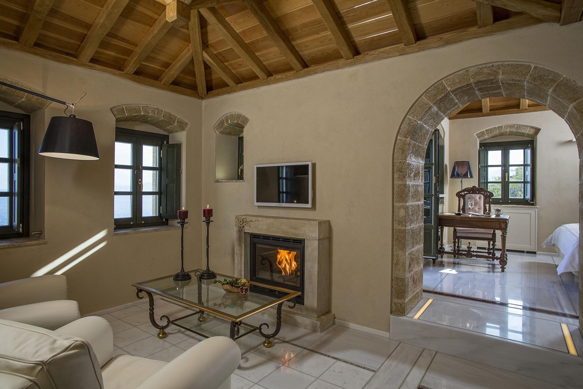 Moni Emvasis Luxury 4*