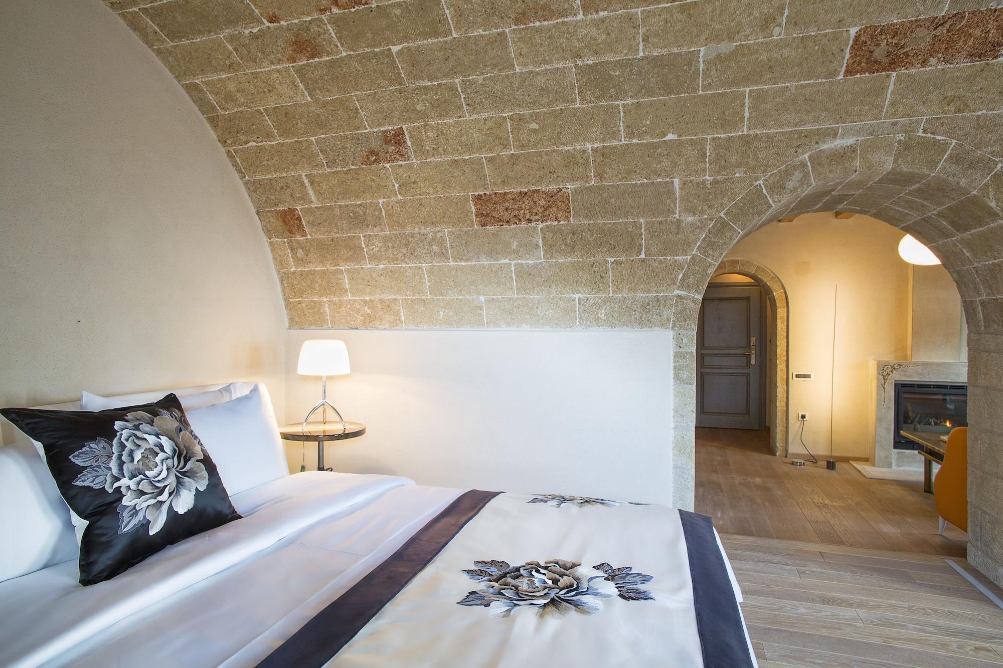 Moni Emvasis Luxury 4*