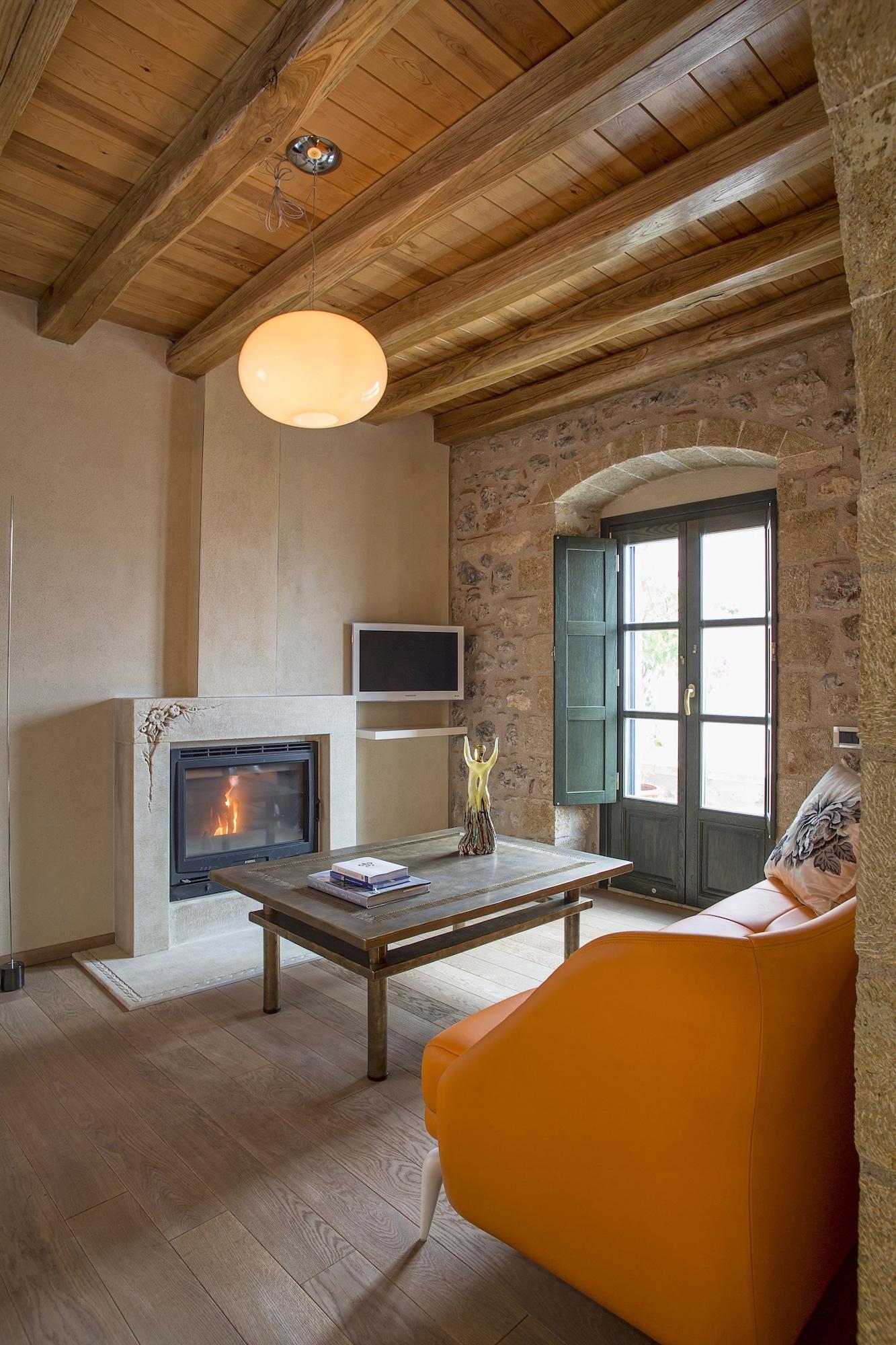 Moni Emvasis Luxury
