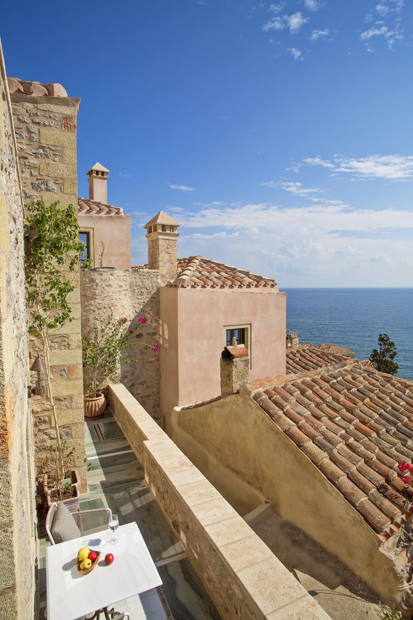 Moni Emvasis Luxury