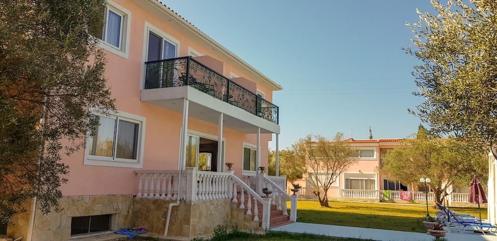 Ai Helis Aparthotel Svoronata