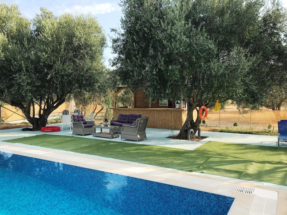 Ai Helis Aparthotel Svoronata