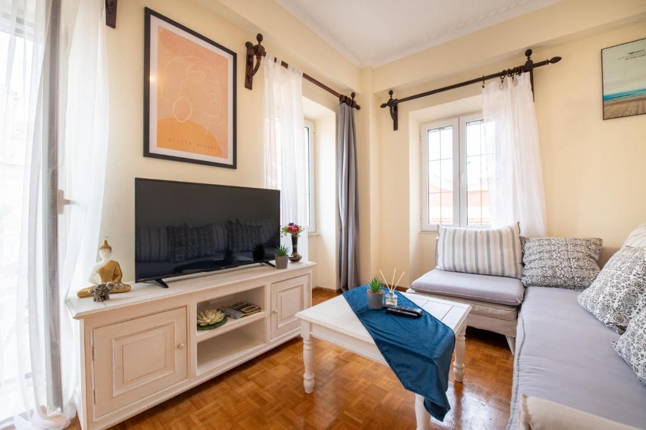 Mitropoleos Apartment