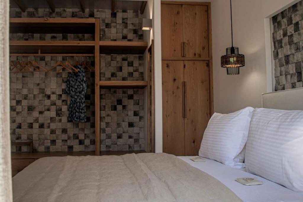 Aurora Apartment Pera Gyalos