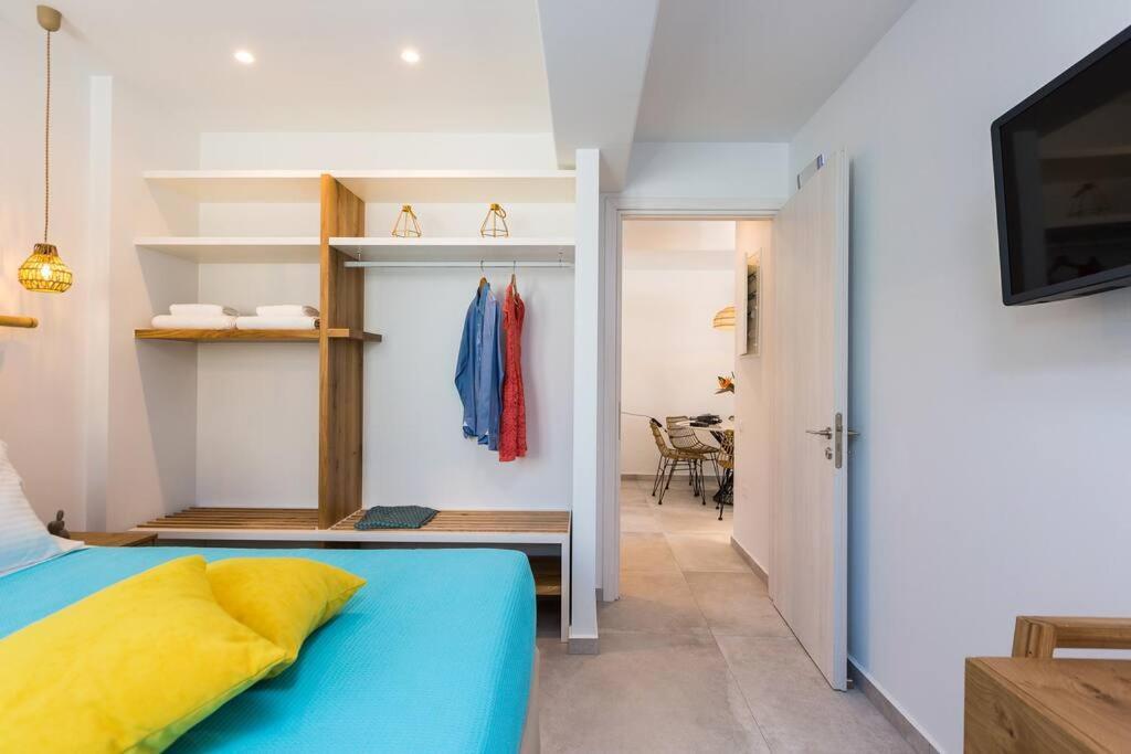 Daphne-naiades/ 2 Bedrooms,luxury,beachfront Holiday home *