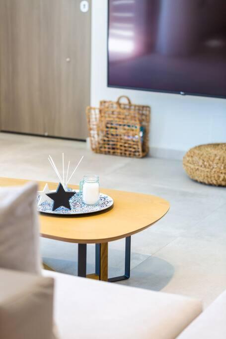 Daphne-naiades/ 2 Bedrooms,luxury,beachfront *
