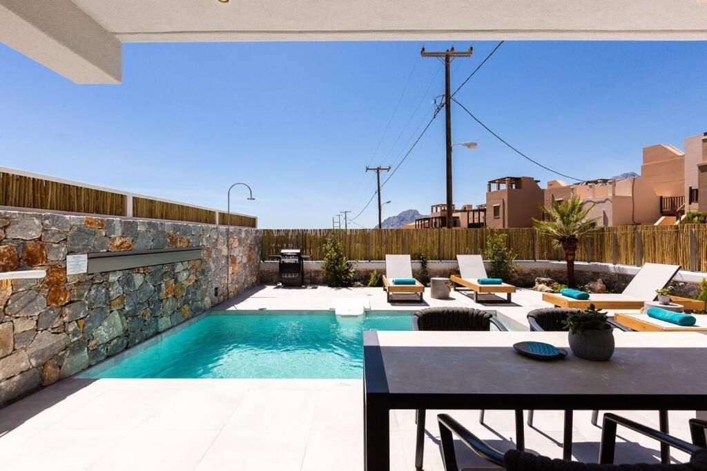 Daphne-naiades/ 2 Bedrooms,luxury,beachfront Holiday home