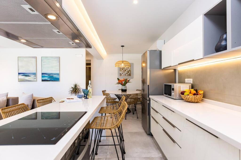 Daphne-naiades/ 2 Bedrooms,luxury,beachfront Holiday home *