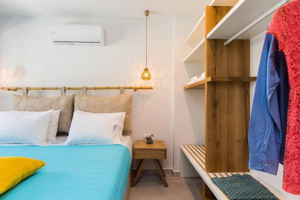 Daphne-naiades/ 2 Bedrooms,luxury,beachfront