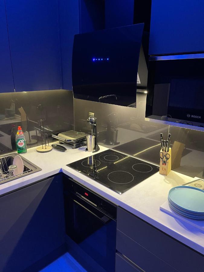 Luxury 3 Bedroom In Center *