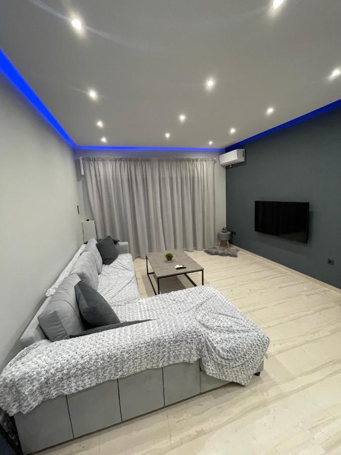 Luxury 3 Bedroom In Center Apartment