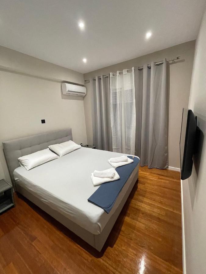 Luxury 3 Bedroom In Center Apartment *