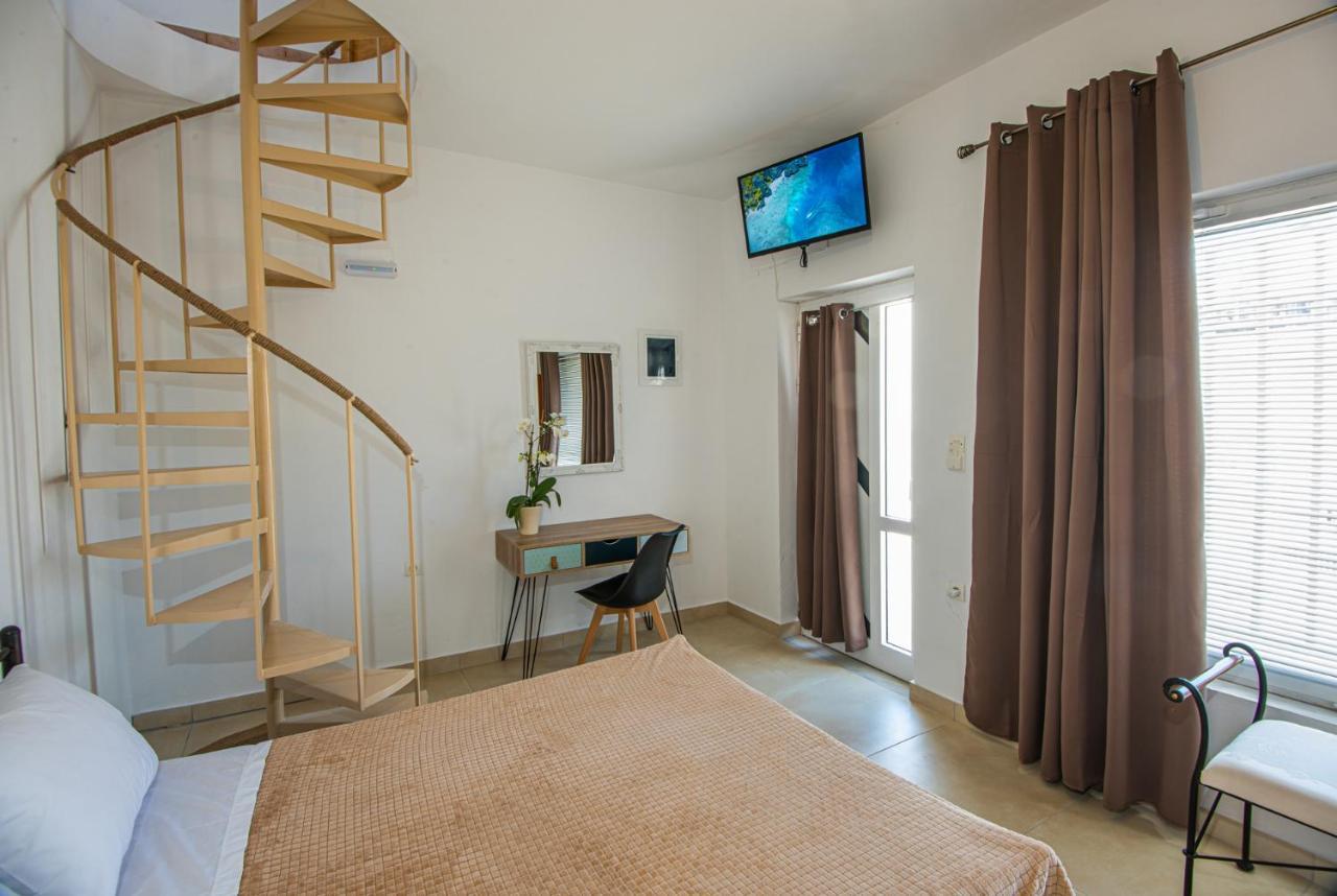 Apartment Square *