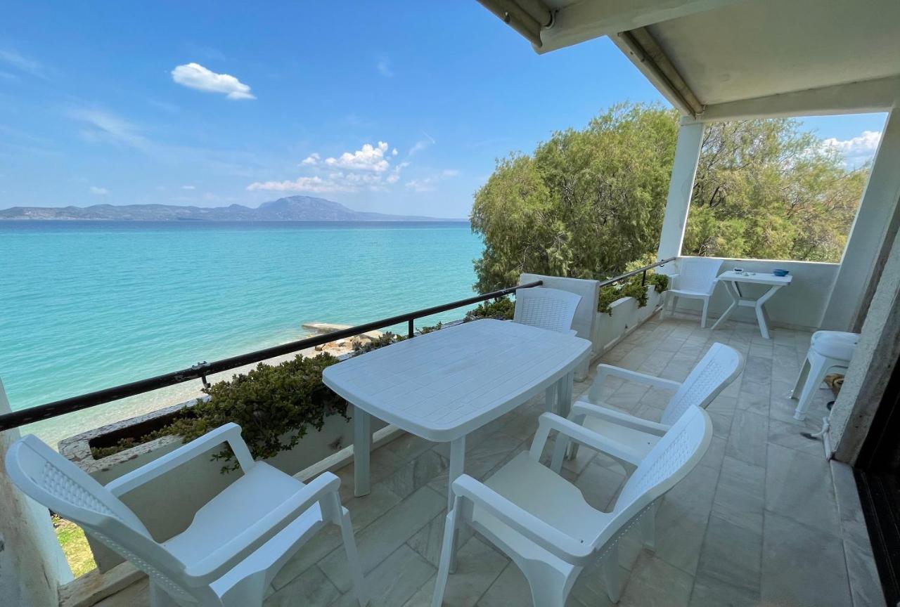 Stunning Beachfront Stratos Apartment