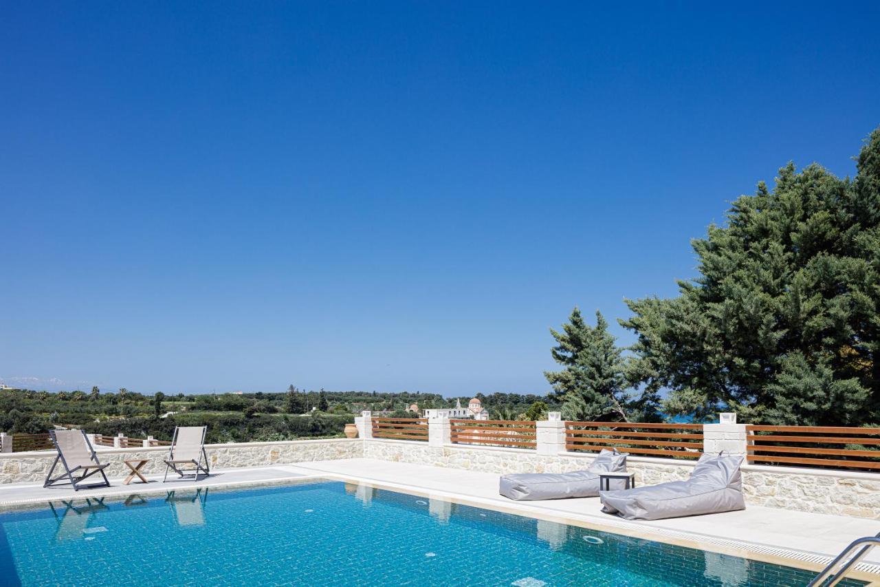 New Luxurious With Stunning Pool,views &bbq! Villa