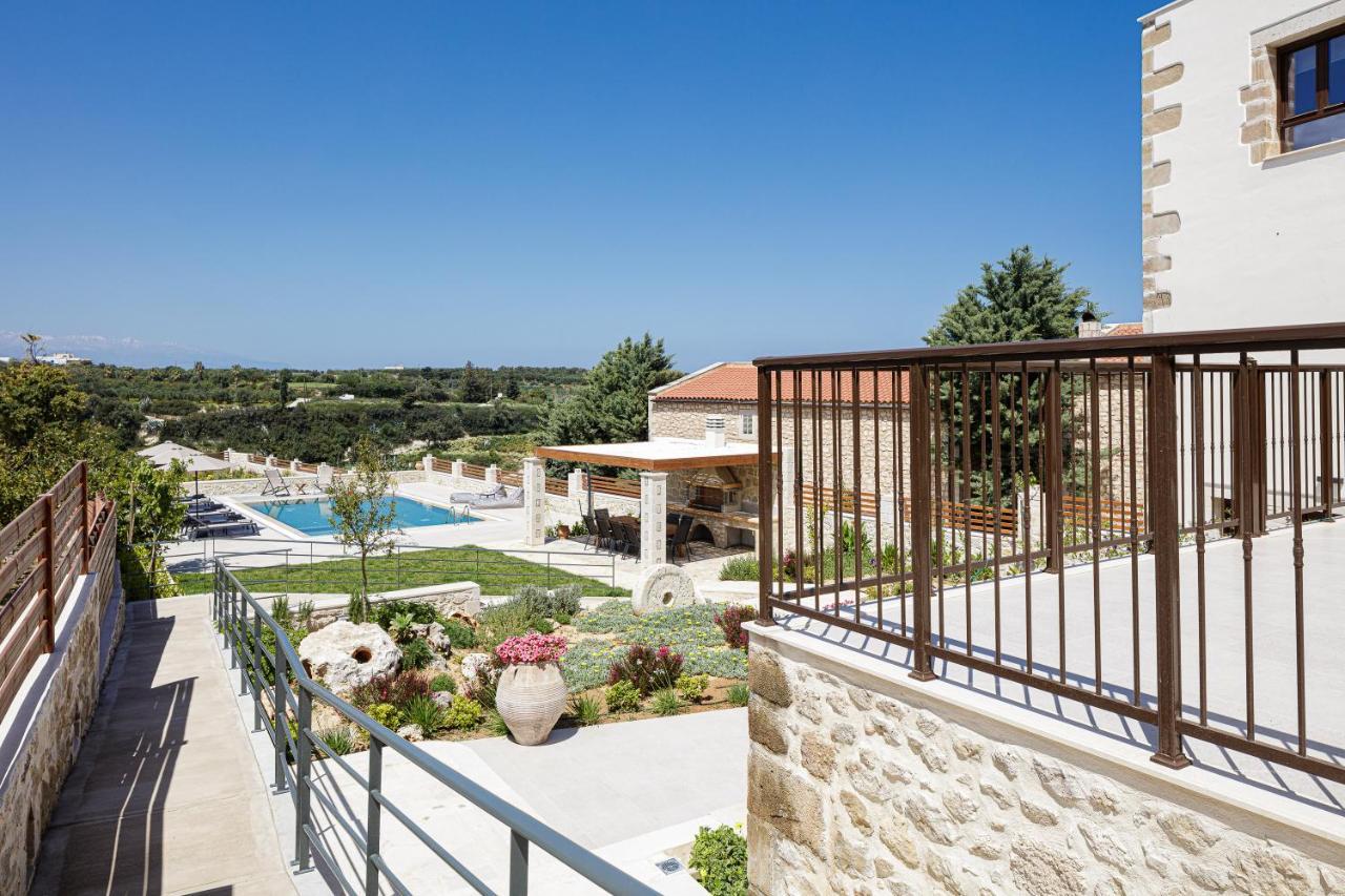 New Luxurious With Stunning Pool,views &bbq!
