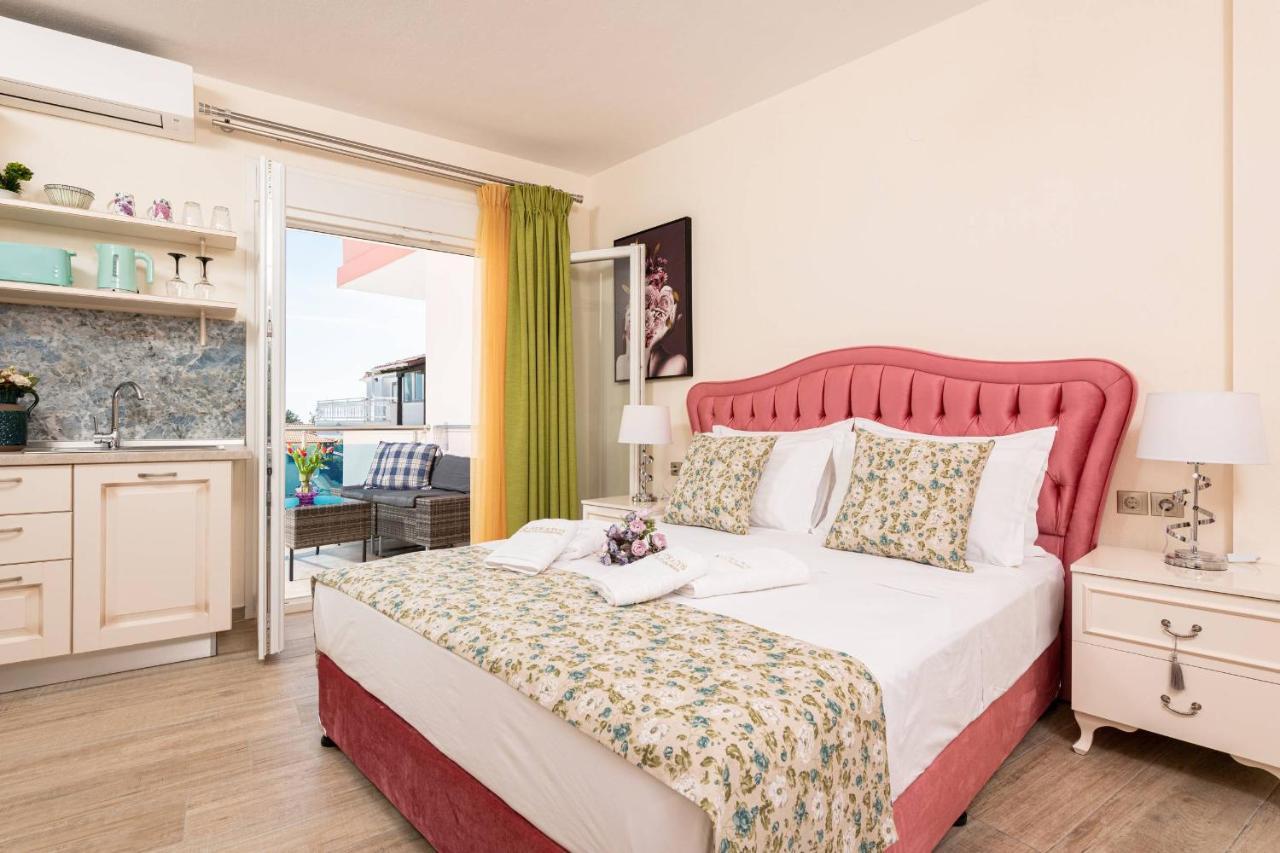 Stratos Deluxe Apartment *