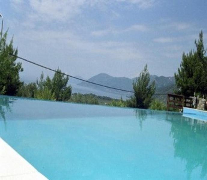 Hotel Yades Rovies