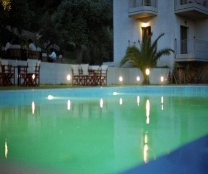 Hotel Yades *